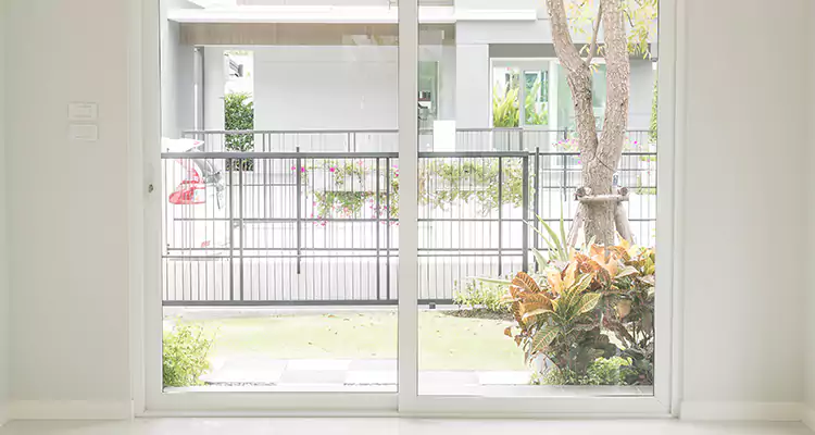 Balcony Screen Door Repair in Jacksonville, FL