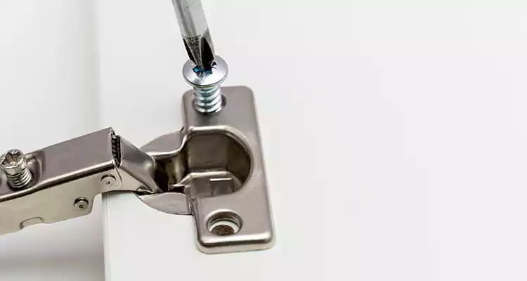 Screen Door Hinge Repair in Jacksonville, FL