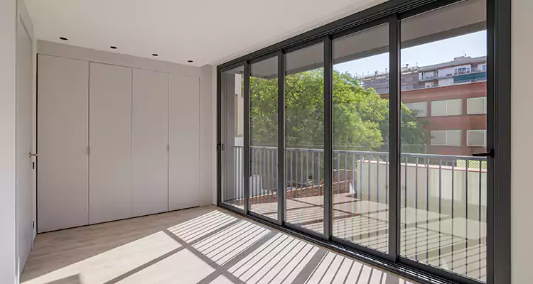 Fix Sliding Screen Door Track in Jacksonville, FL