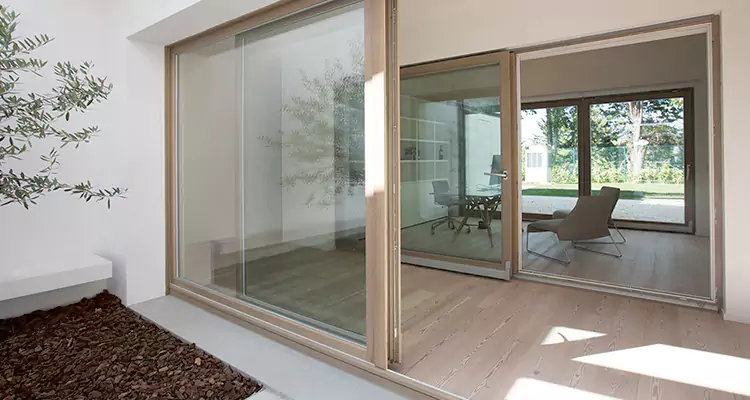 Sliding Screen Door Bottom Track Replacement in Jacksonville, FL